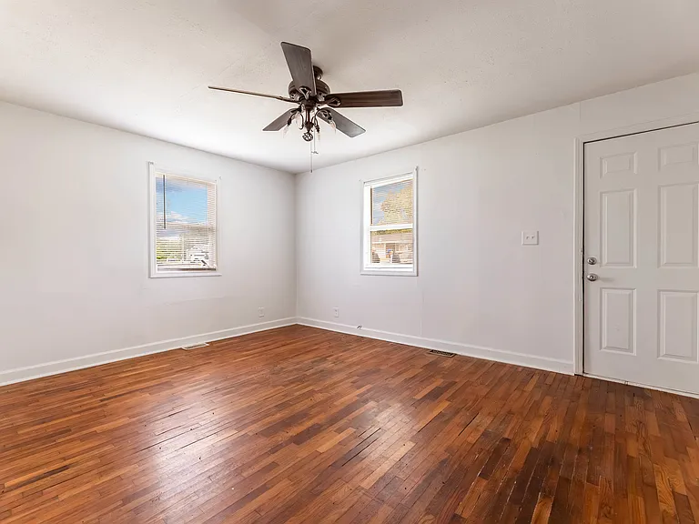 306 S Lincoln St — Photo 3