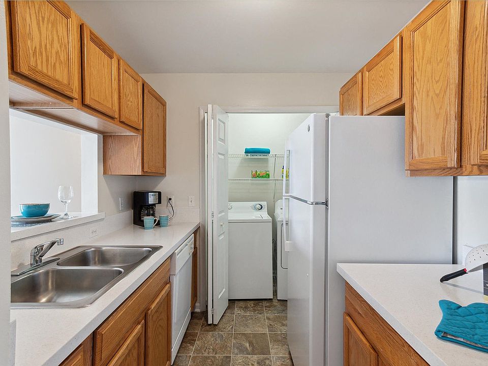 Two Bedroom B - 2 Bed / 2 Bath - 865 Sq.Ft.