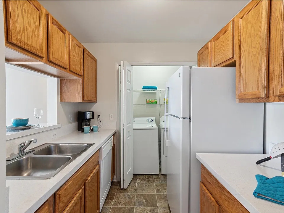 Two Bedroom B - 2 Bed / 2 Bath - 865 Sq.Ft.