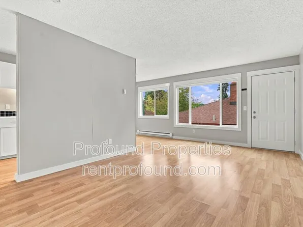 3827 SE Francis St APT 5, Portland, OR 97202