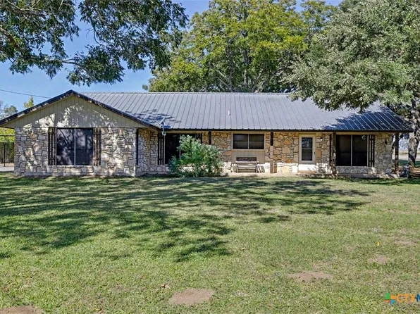 307 Us Highway 87 W, Stockdale, TX 78160