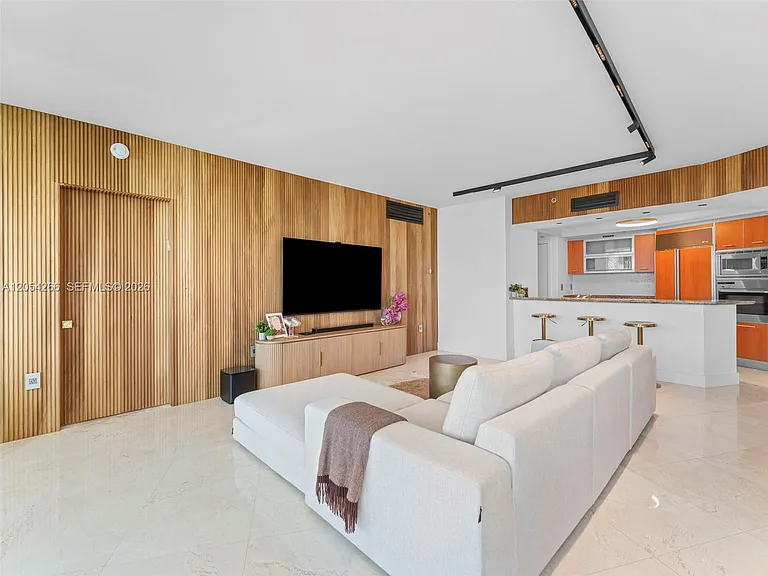 400 Alton Rd #808 — Photo 3