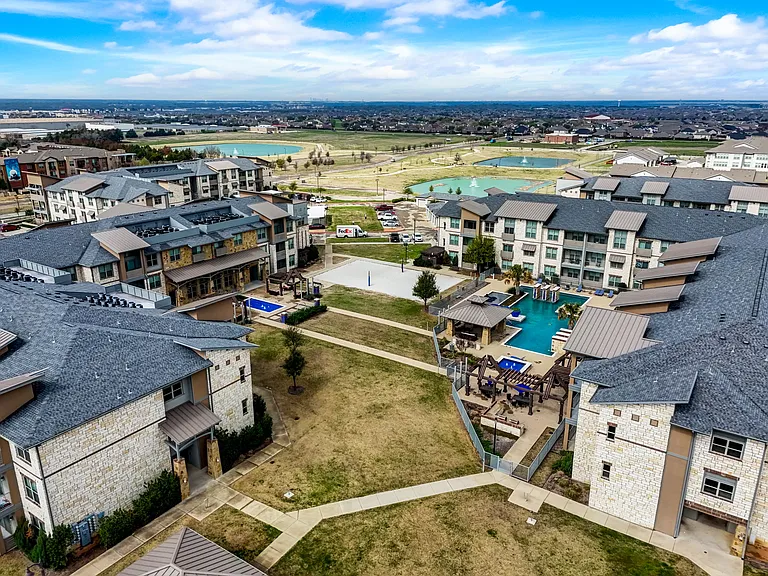Gateway Oaks Apartments — Photo 28