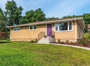 24 Hicksville Rd, Cromwell, CT 06416