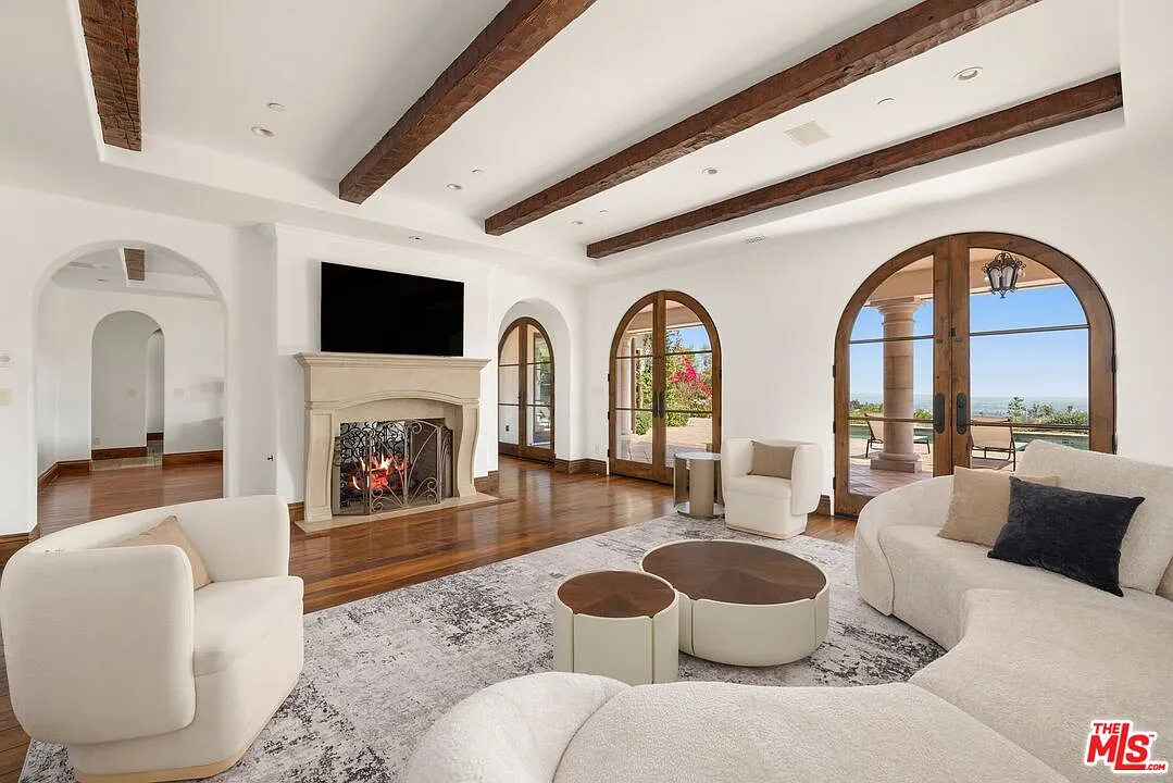 5 bed, 7.0 bath, 6771 sqft, $38,000 — Photo 4