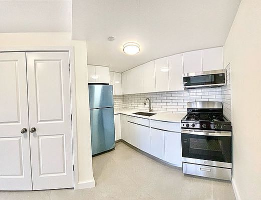 1st image of 1705 E 17th St #306