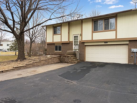 3rd image of 722 125th Ln NE