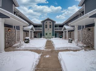 410 W Aspen Dr UNIT 8, Oak Creek, WI 53154