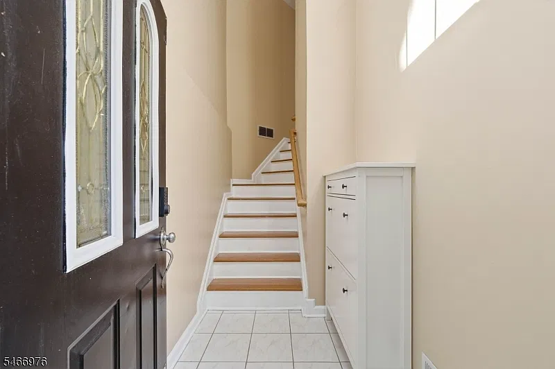2 bed, 2.5 bath, 2010 sqft, $3,950 — Photo 3