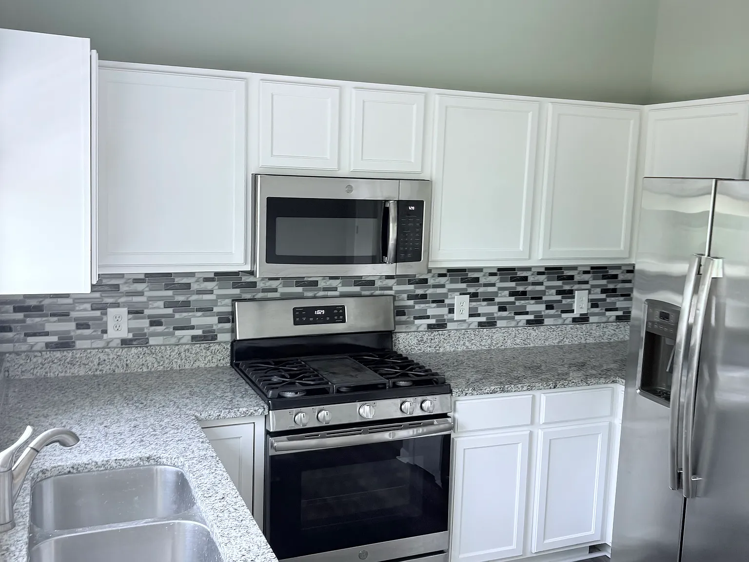 3 bed, 2.5 bath, 1500 sqft, $2,500 — Photo 2