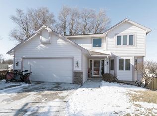 506 Sunrise Cir, Pleasant Hill, IA 50327