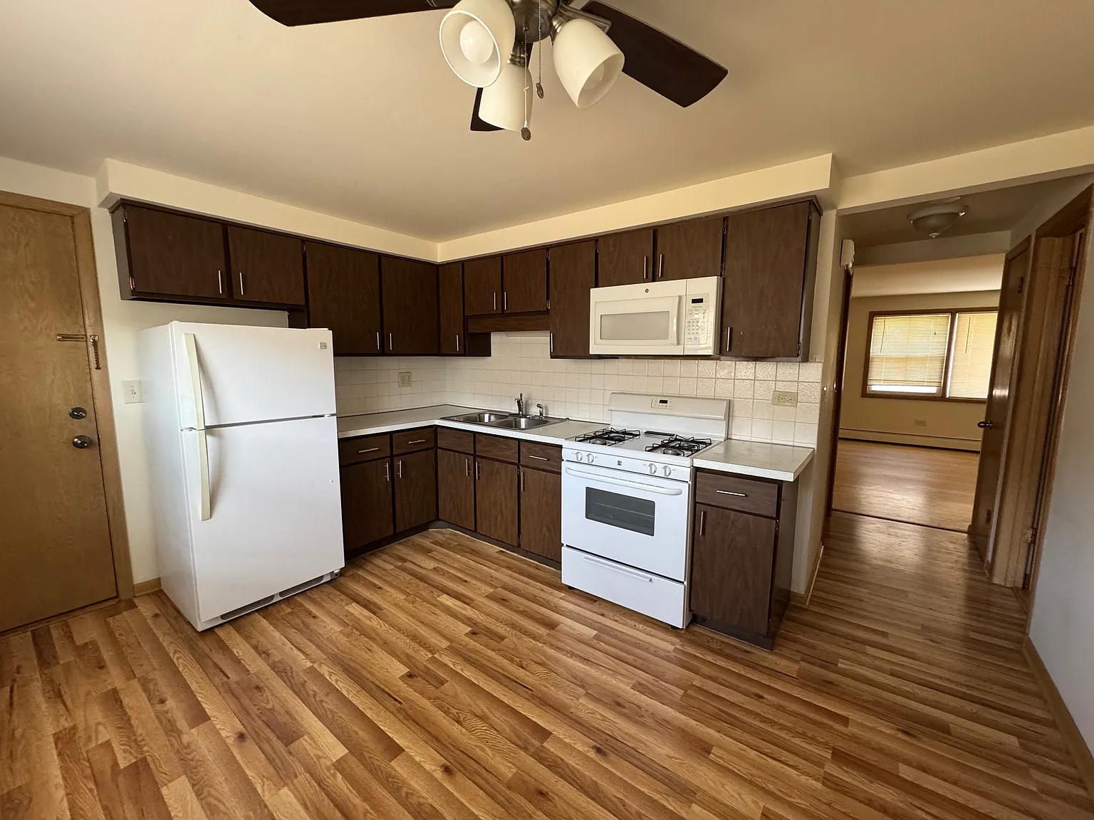 1 bed, 875 sqft, $1,425 — Photo 2