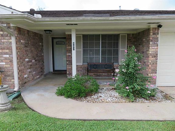 2nd image of 907 Shaw Dr