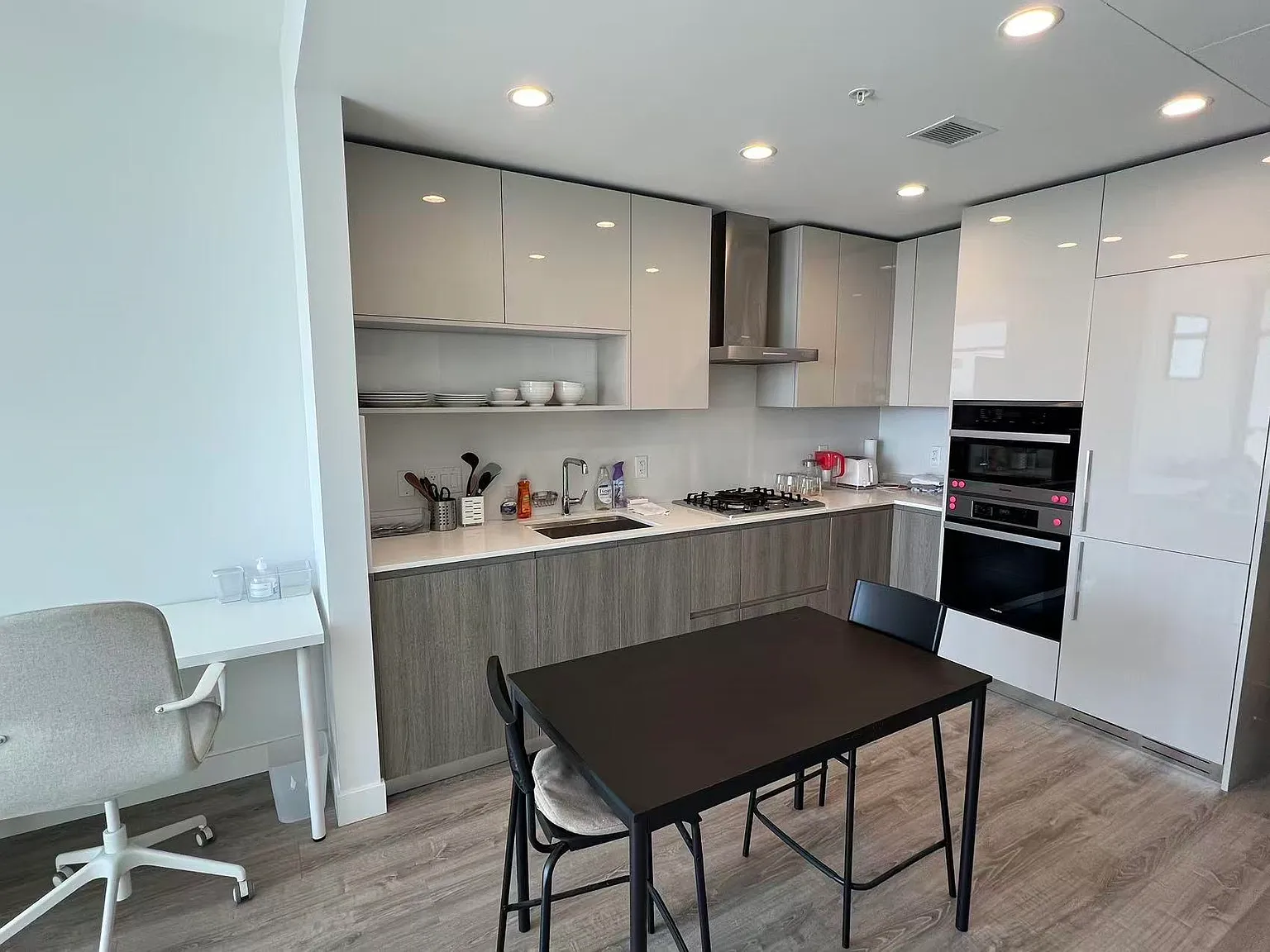 1 bed, 512 sqft, $2,600 — Photo 2