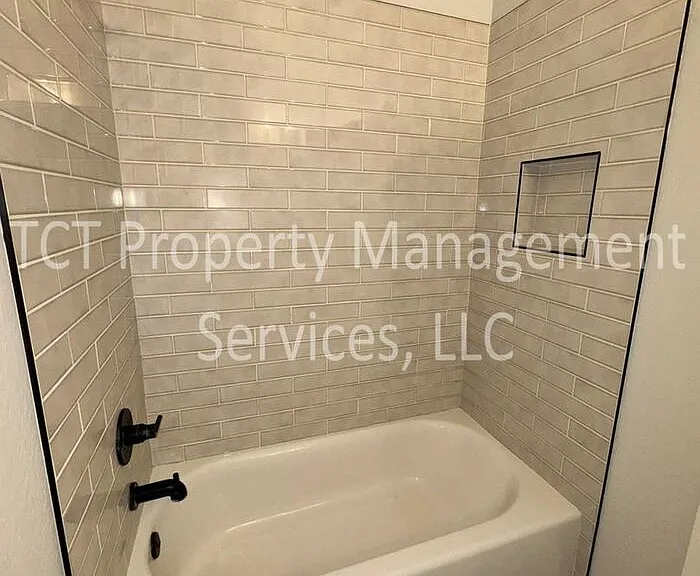 4216 E Oxford Ln — Photo 9