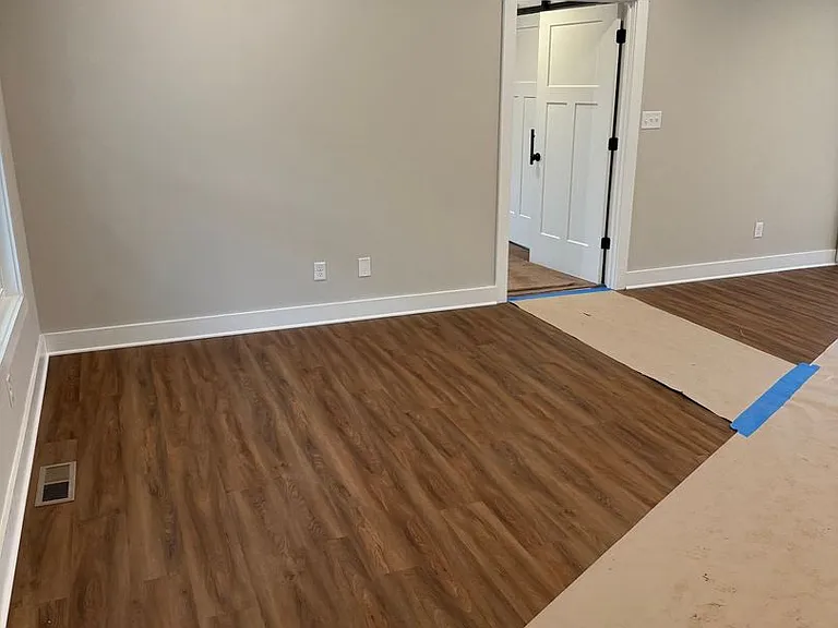 325 Yorktown Dr — Photo 4