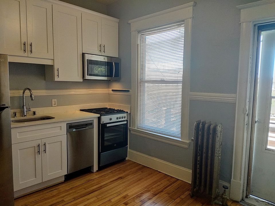 Updated kitchen with quartz countertops and new appliances!