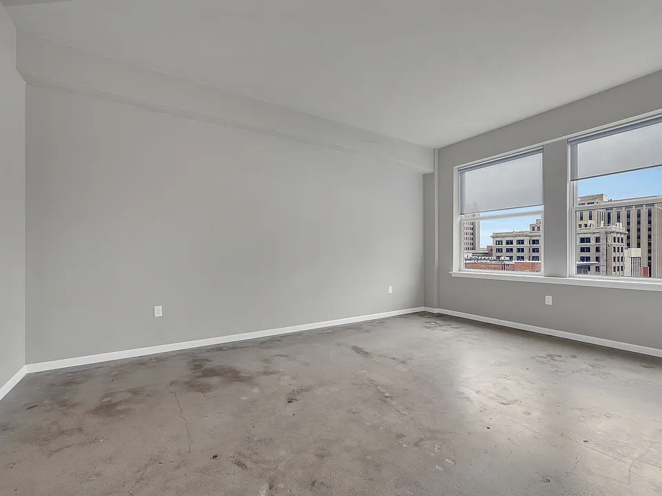 Building Photo 4