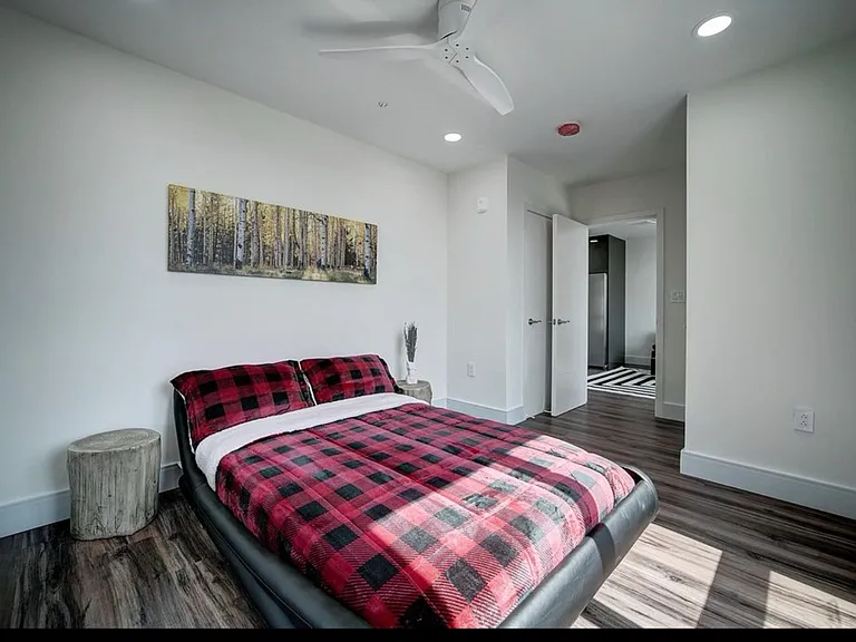 4910 Spruce St #401 — Photo 4