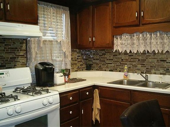 3rd image of 1159 W 25th St