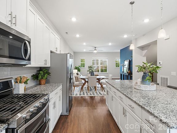 5th image of 1038 Doveridge St
