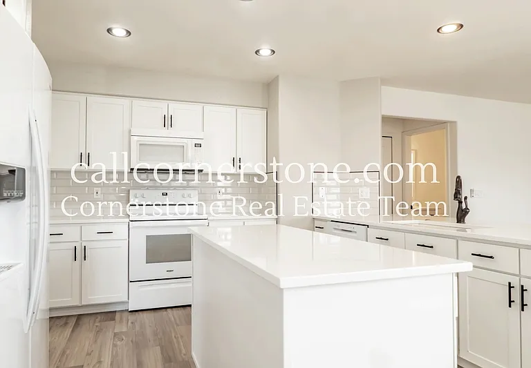 4735 Malcom Ct — Photo 7