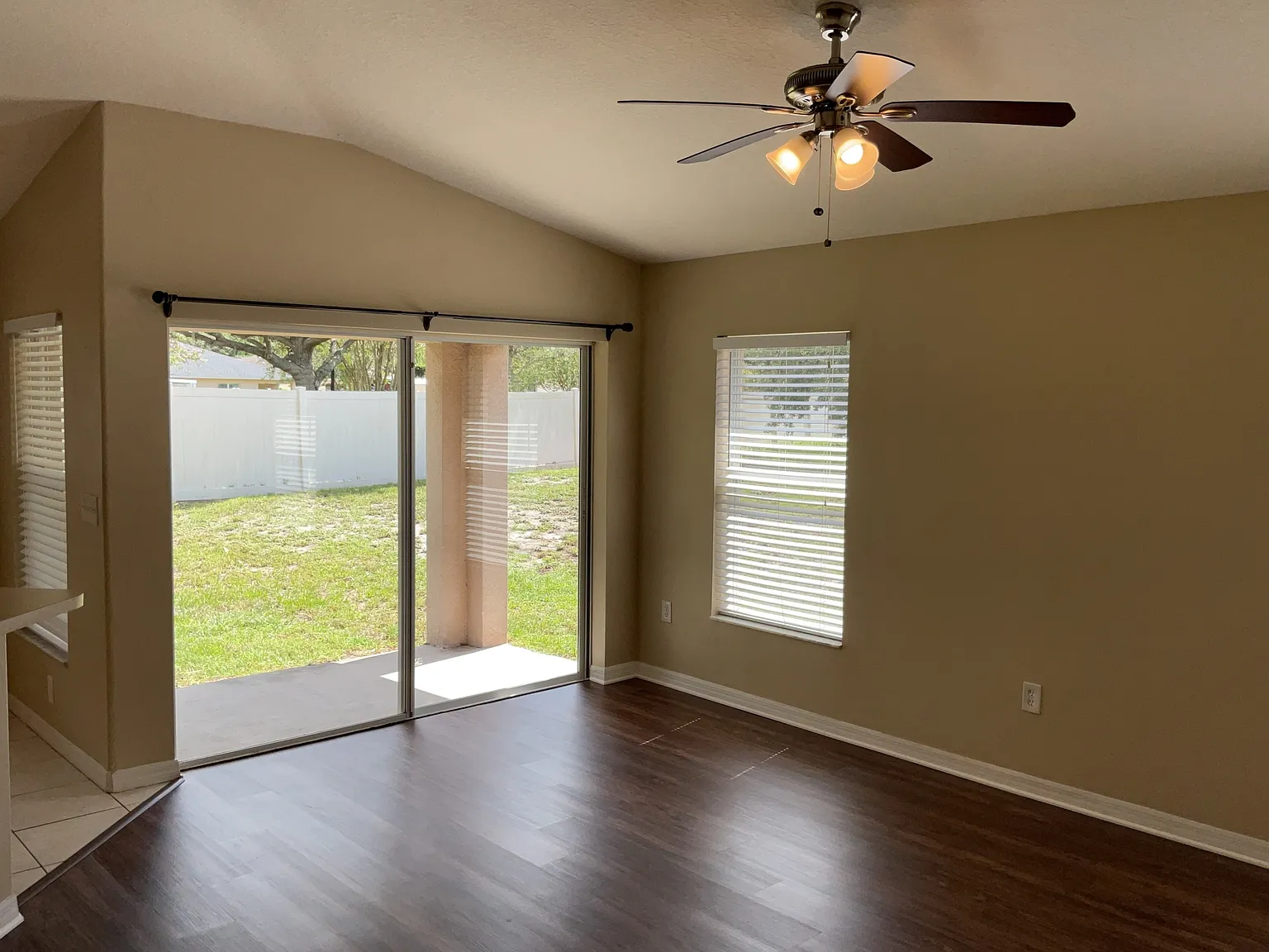 4 bed, 2.0 bath, 1946 sqft, $2,295 — Photo 4