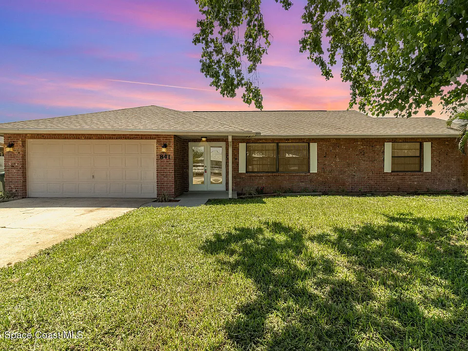 841 Raintree Ave