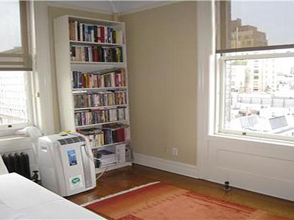 4th image of 225 W 80th St APT 7D