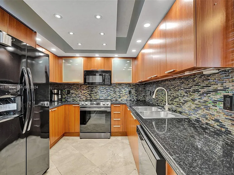 16699 Collins Ave #4106 — Photo 9