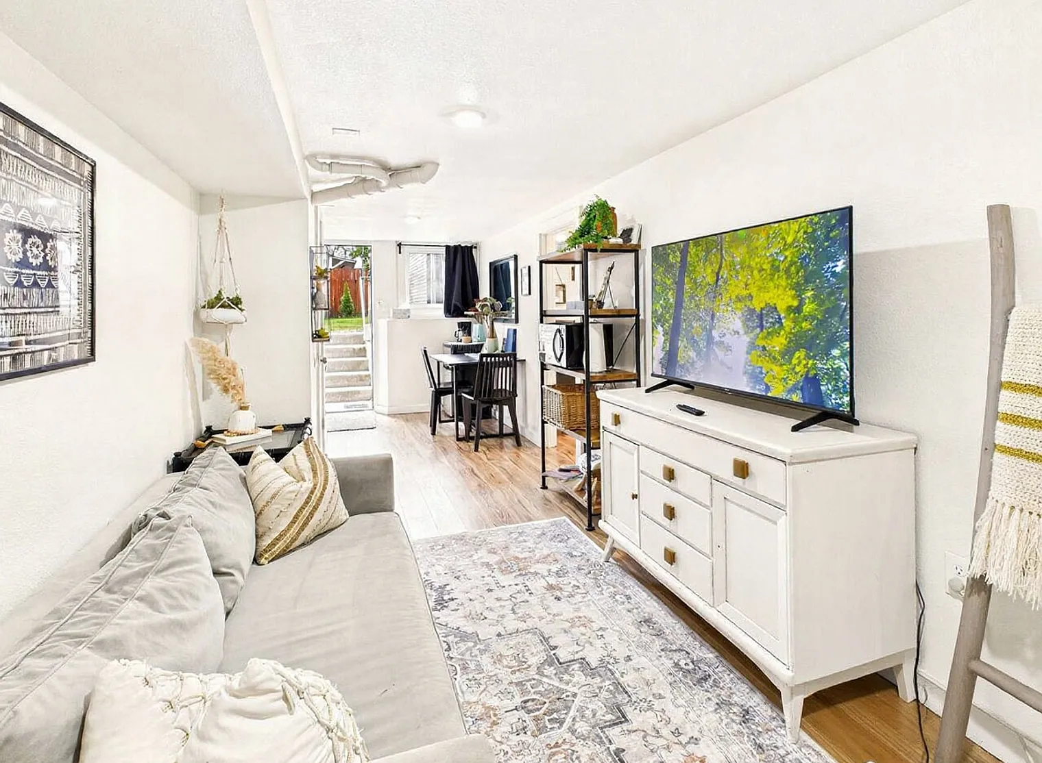 2 bed, 1.0 bath, 742 sqft, $4,882 — Photo 4