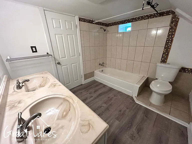 2716 Belmont St — Photo 11