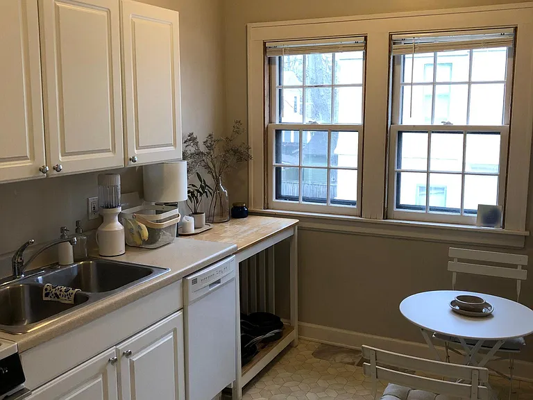 417 Lyon St NE #4 — Photo 5