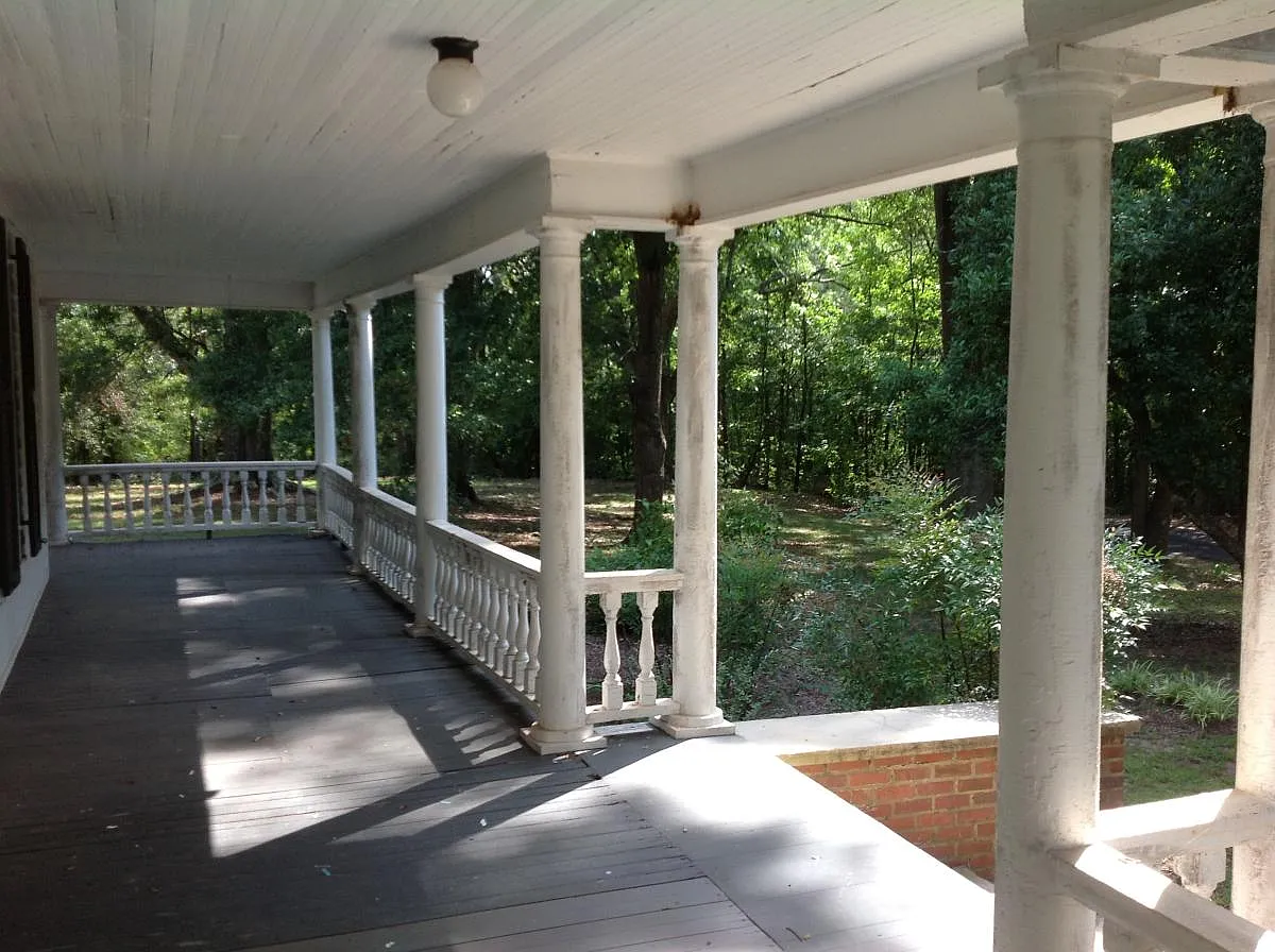 3 bed, 1.5 bath, 1850 sqft, $1,750 — Photo 3