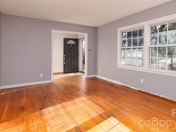 4th image of 1736 Ebinport Rd