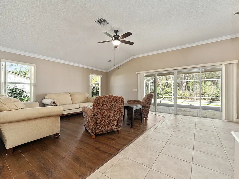 1205 Bower Ln — Photo 3
