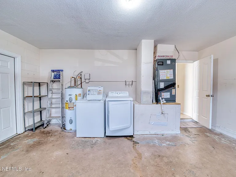 5628 Loma Vista Dr W — Photo 40