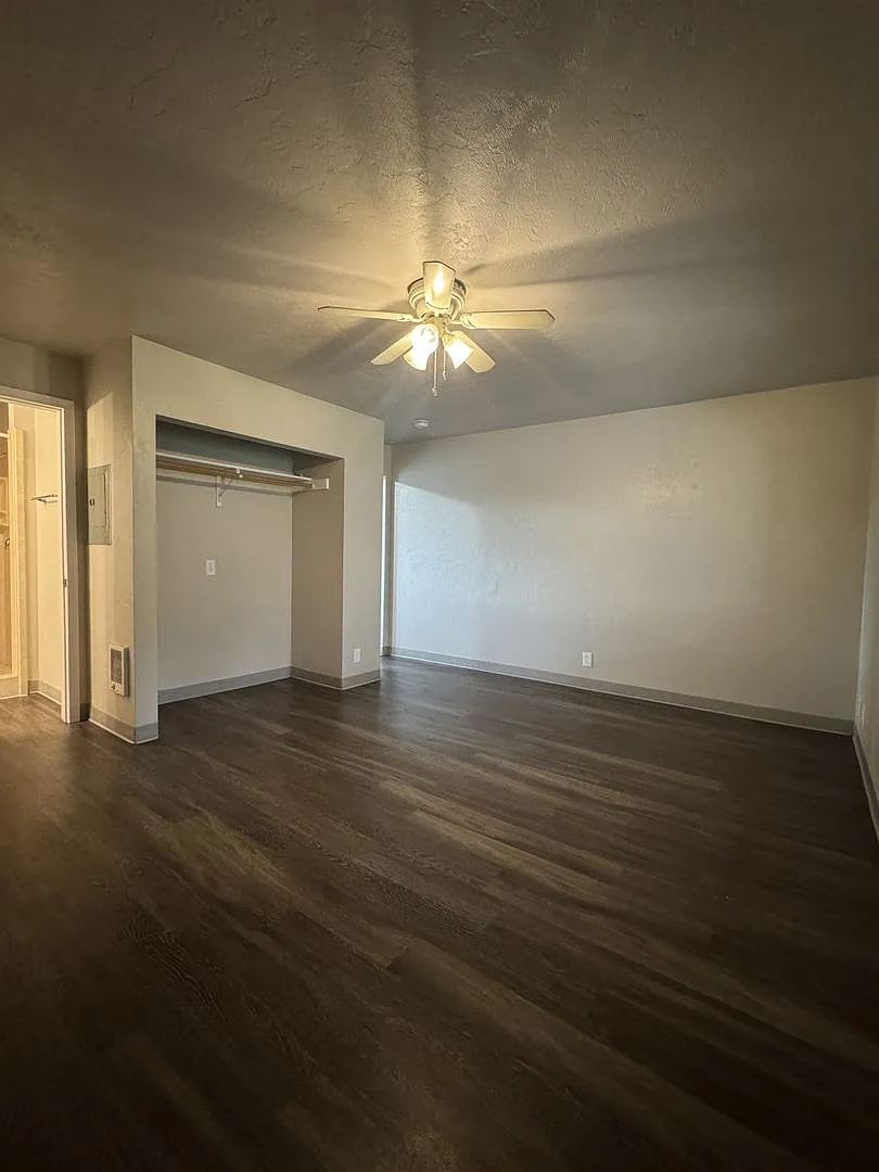 Building Photo - 765 E 18th Ave #11
