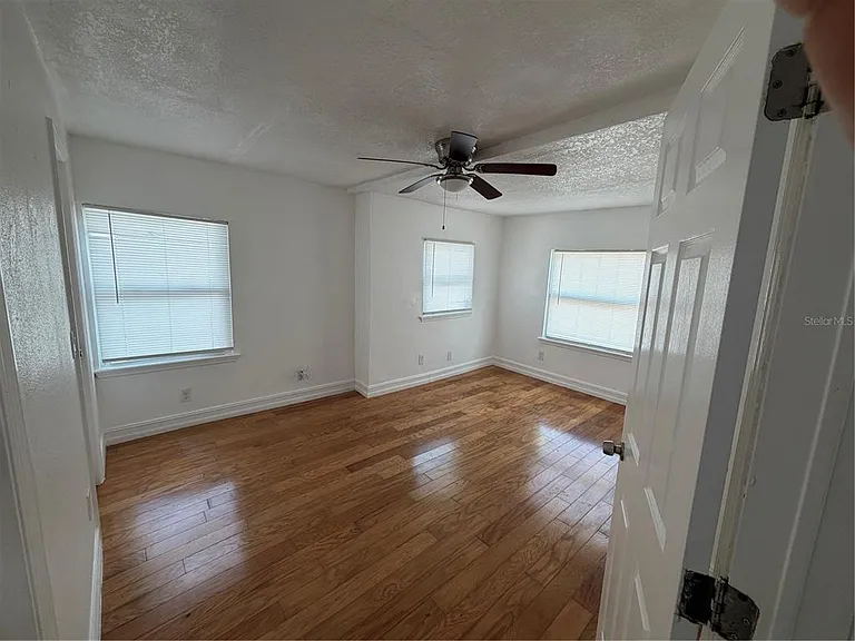 1130 Florence Ave — Photo 5