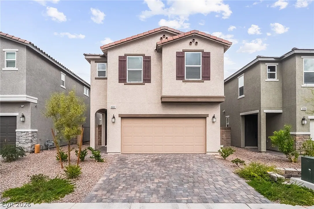 3 bed, 2.5 bath, 2069 sqft, $2,400 — Photo 1