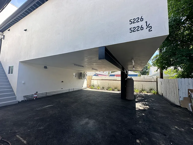 5226 1/2 Tilden Ave — Photo 18