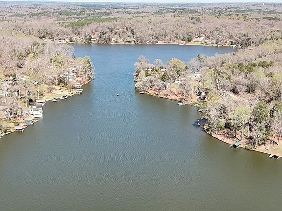 5th image of 8 Guest Cir