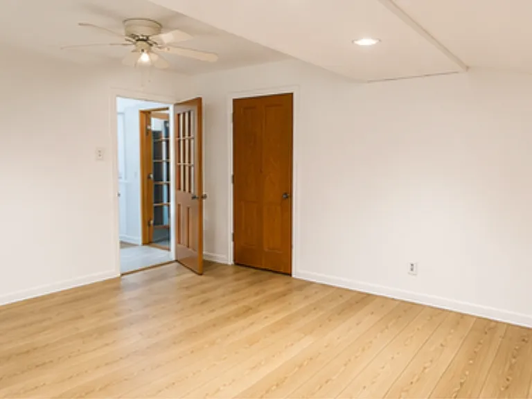 133 Royal Ave — Photo 4