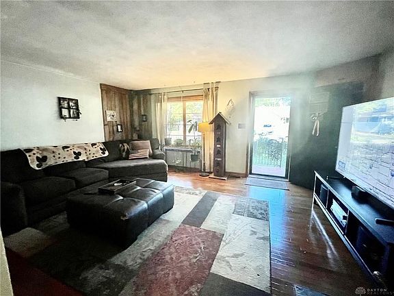 2nd image of 461 N Main St