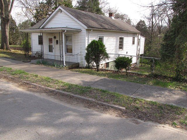 1st image of 320 Moffett St