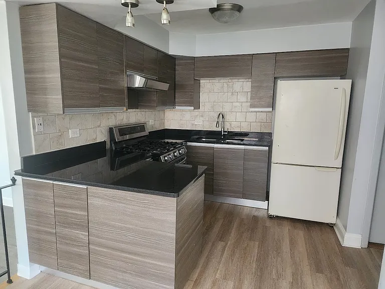8649 Lawler Ave #2S — Photo 9