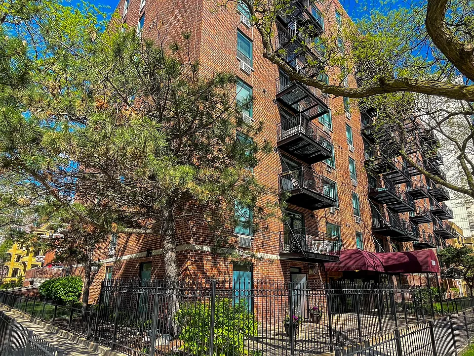 3900 N Pine Grove Ave #410