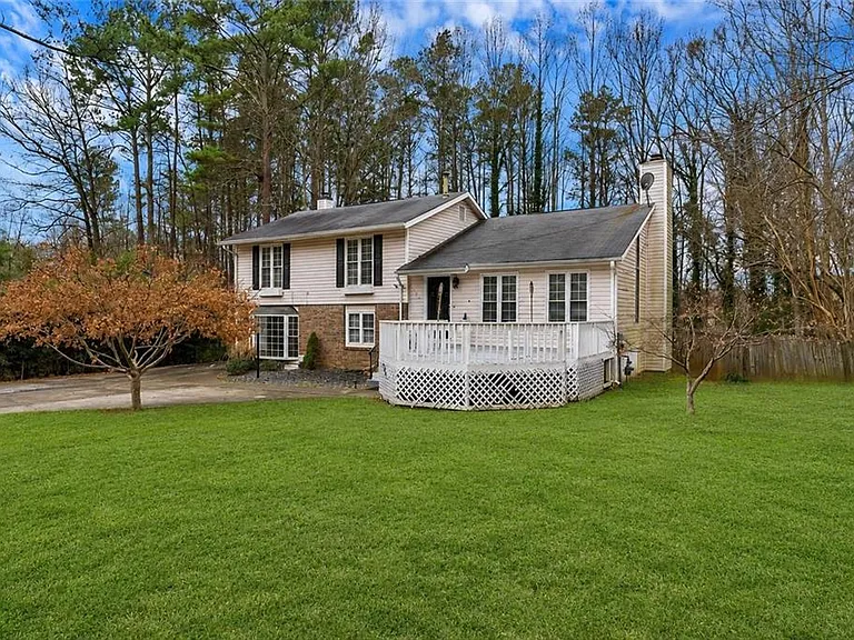131 Arrowood Ln — Photo 1