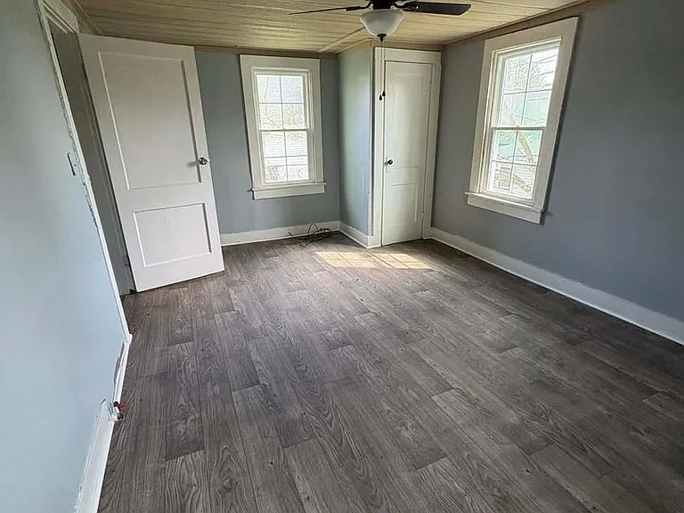 205 Leslie Ave — Photo 6