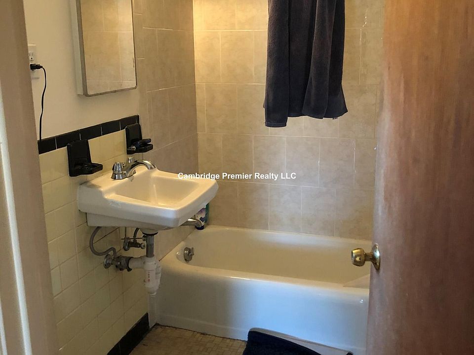 2nd image of 21 Grove St APT 6